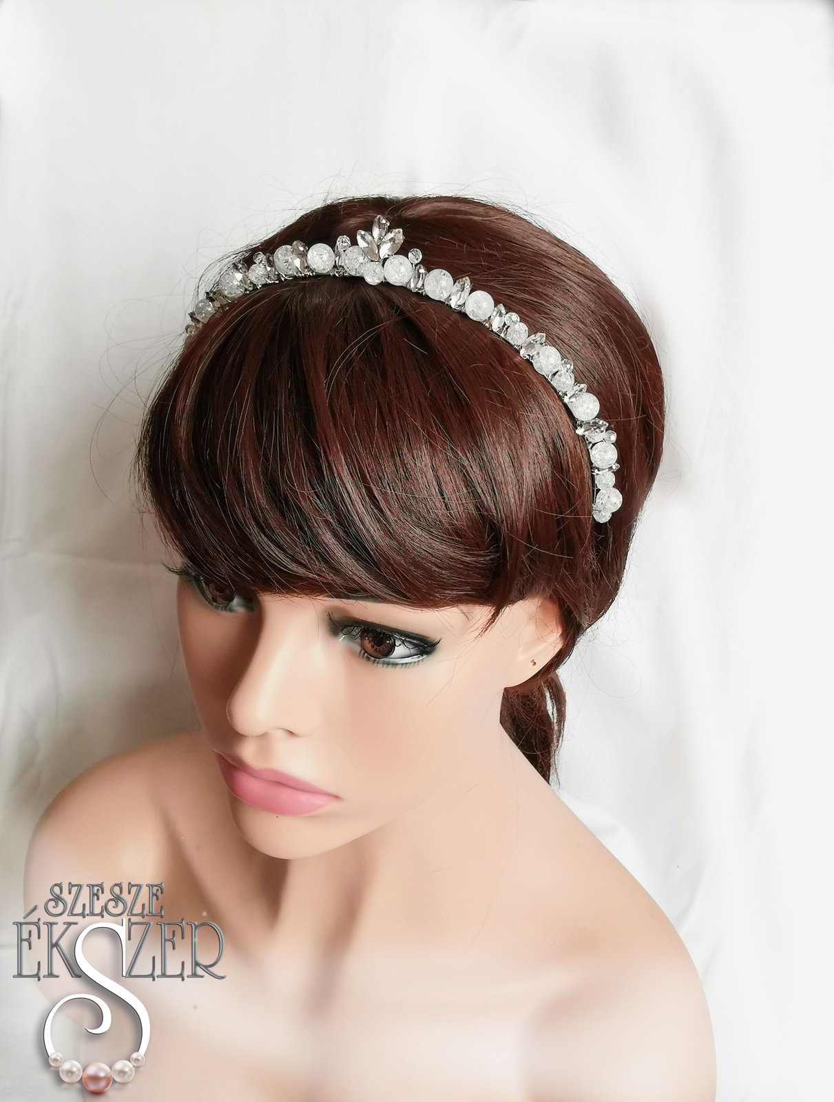 Strasszos tiara
