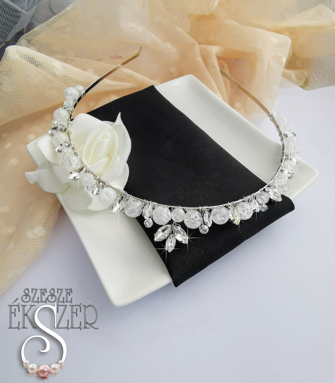 Strasszos tiara